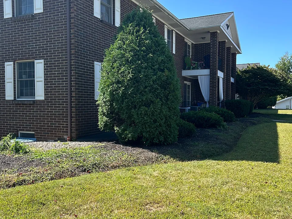 633 Delaware Ave #9