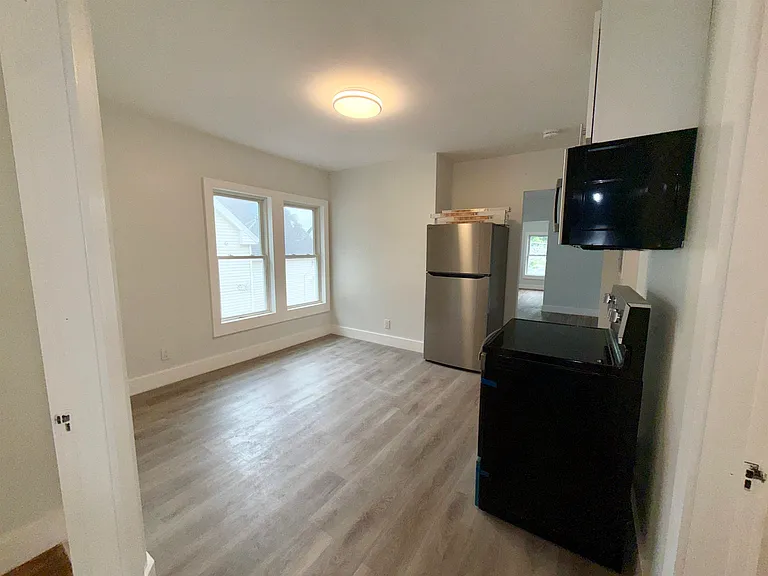 6 Holmes St #2 — Photo 7