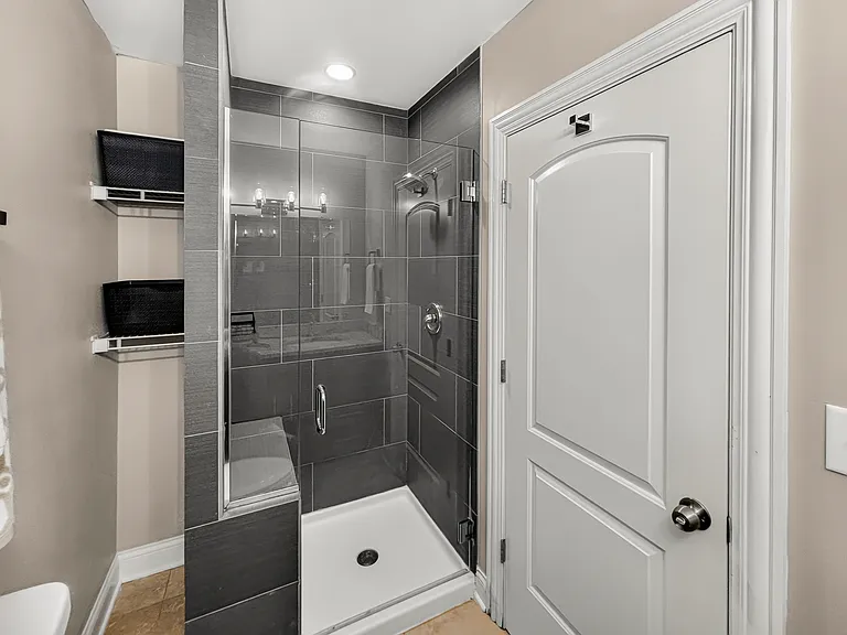 1357 N Rockwell St #1 — Photo 12