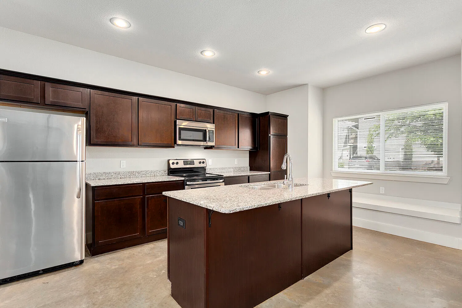 2 bed, 2.5 bath, 1241 sqft, $1,700 — Photo 4