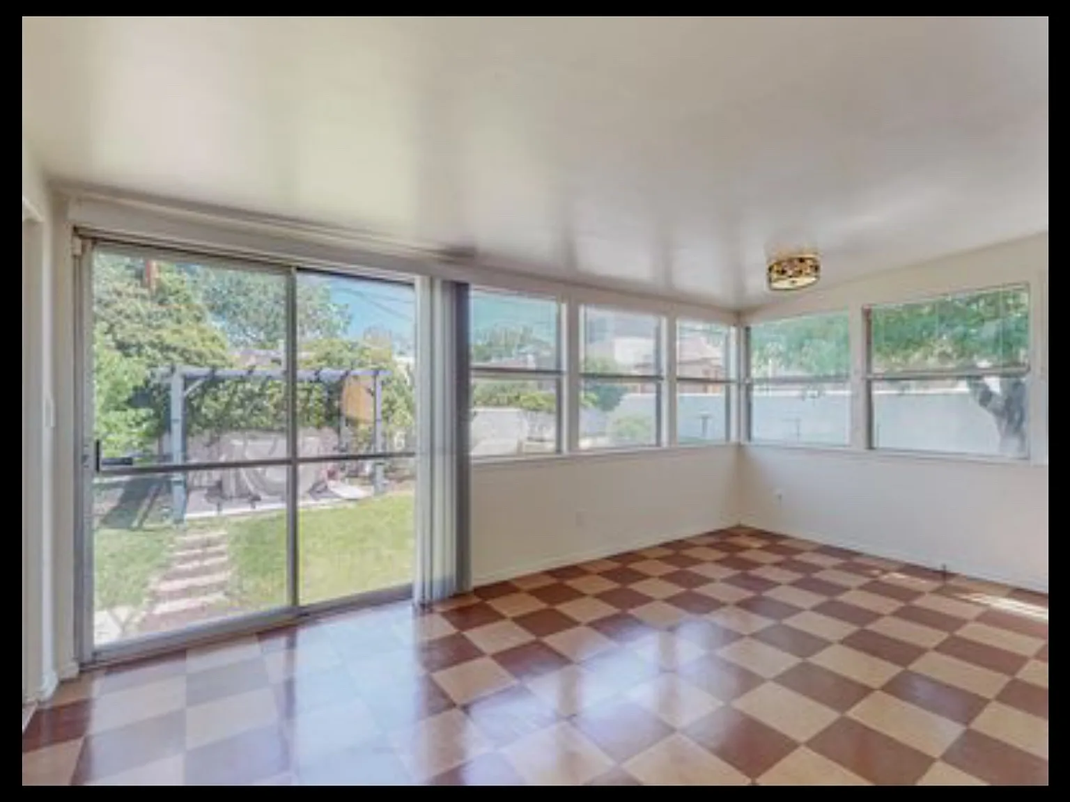 3 bed, 1365 sqft, $2,200 — Photo 3