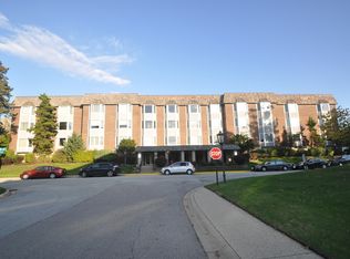 2400 Archbury Ln #21E, Park Ridge, IL 60068