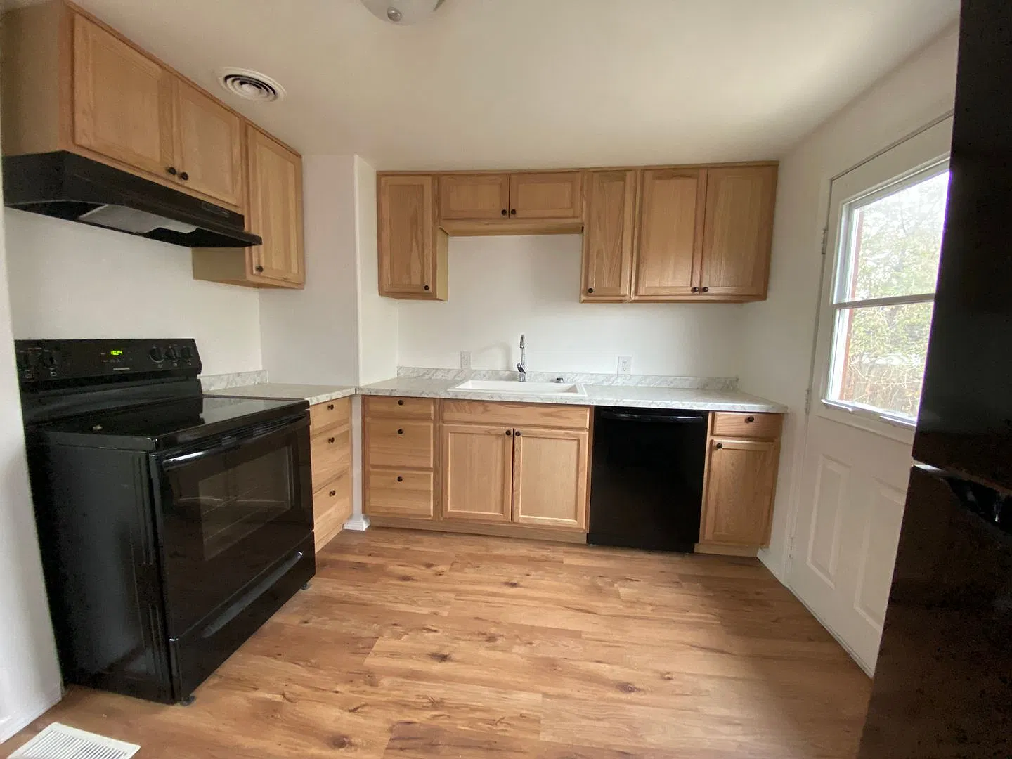 3 bedroom, 1 bathroom (one egress room) Single Family Home Available now! — Photo 3