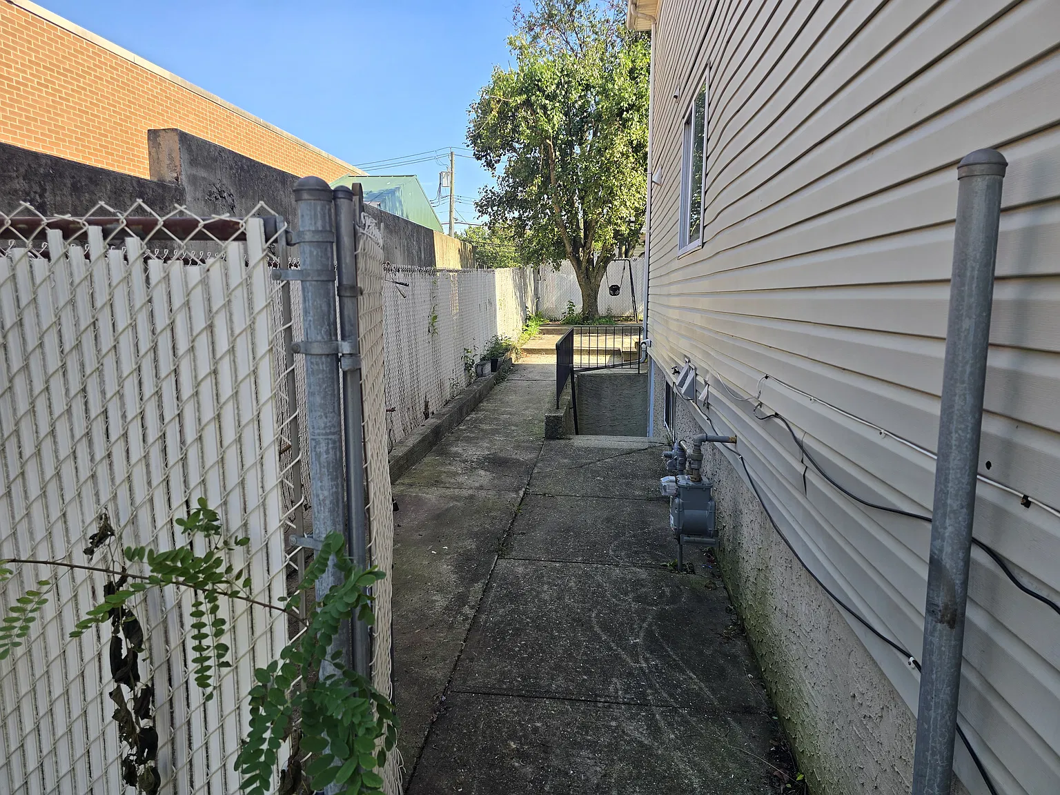 3 bed, 2160 sqft, $3,600 — Photo 2