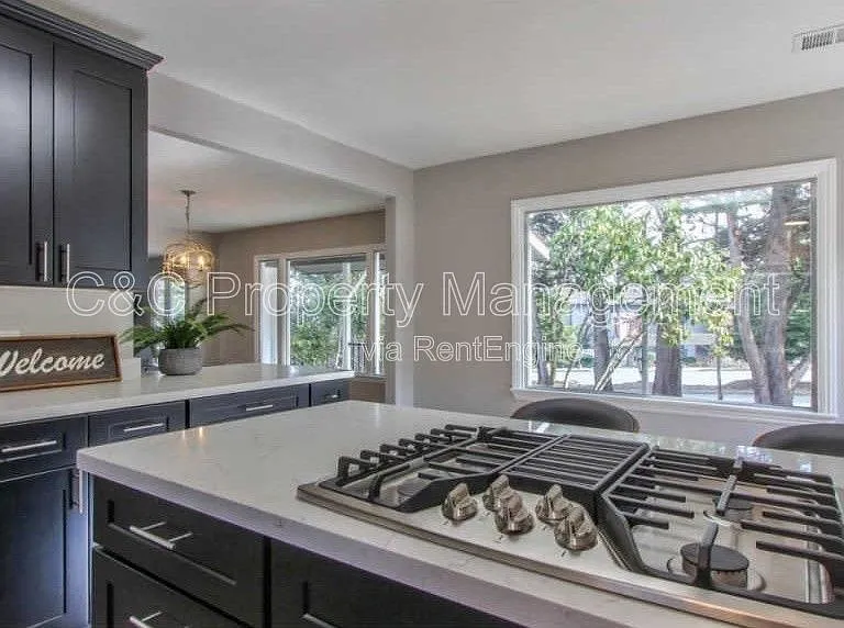 1420 Munras Ave #A — Photo 11