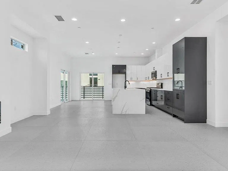 67670 Buckboard Ln — Photo 3