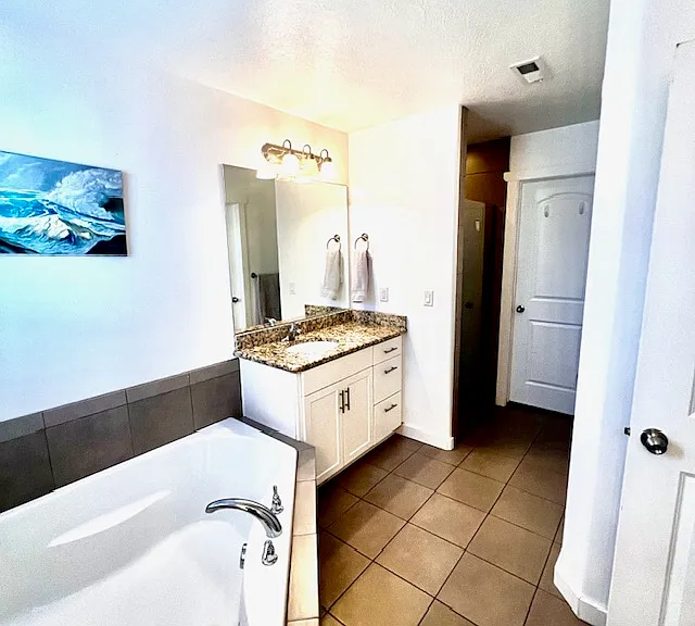 4104 N Fremont Dr — Photo 5
