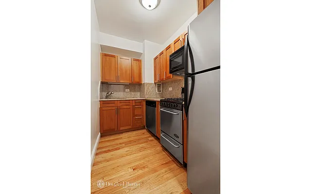 Rented by Douglas Elliman | media 19