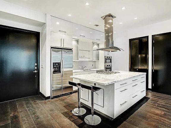 2nd image of 1600 Post Oak Blvd Unit 1007