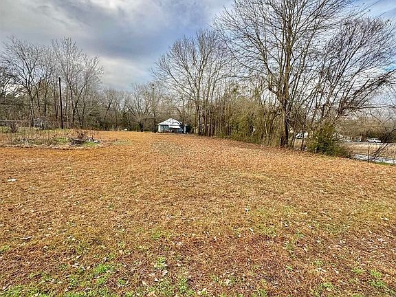 5th image of 905 Matilda Dr