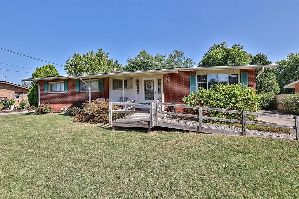 830 Sando Dr photo 1