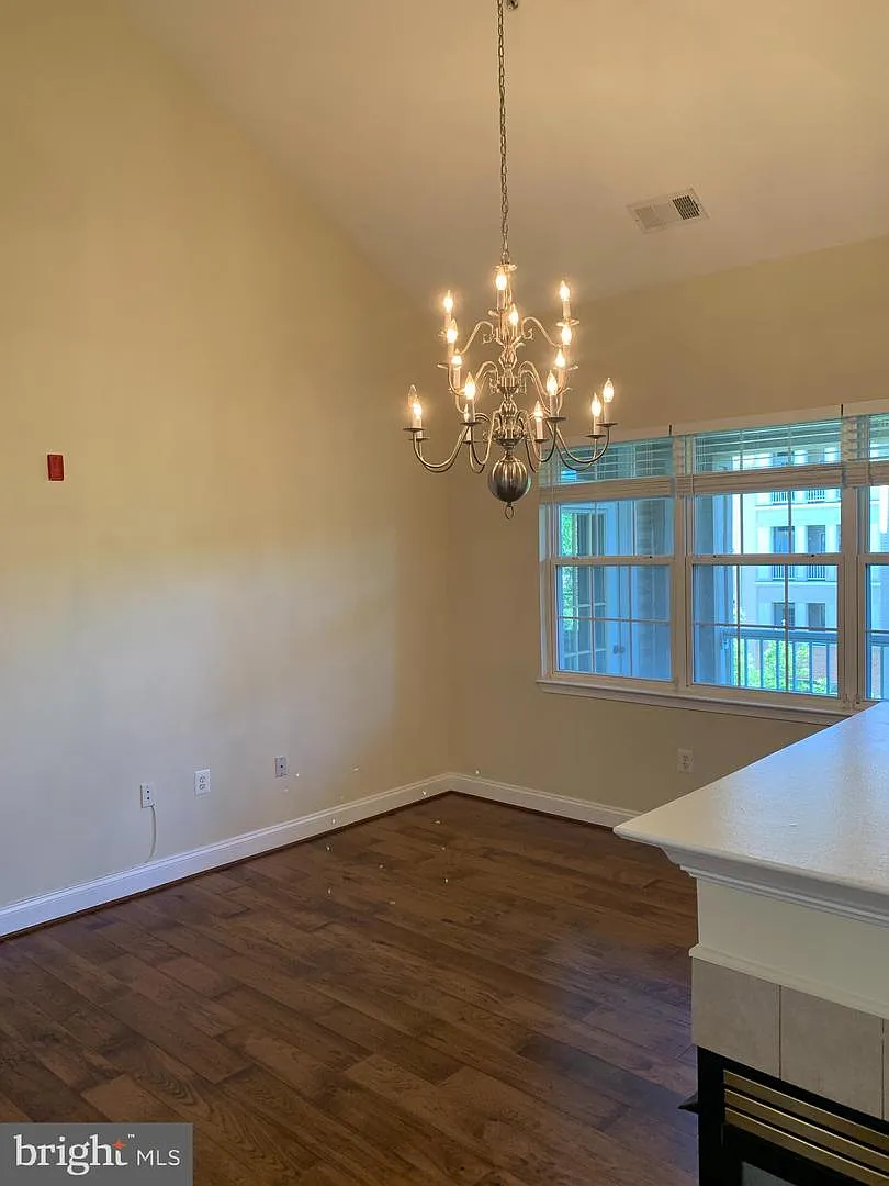 3 bed, $3,000 — Photo 3