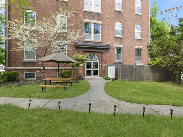39 Webster St Unit 101, Pawtucket, RI 02860