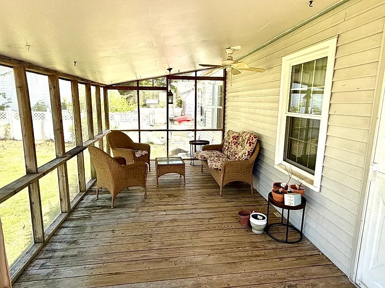 1503 Freeman Ave — Photo 21