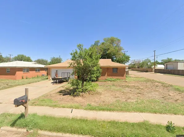 1213 9th St, Shallowater, TX 79363