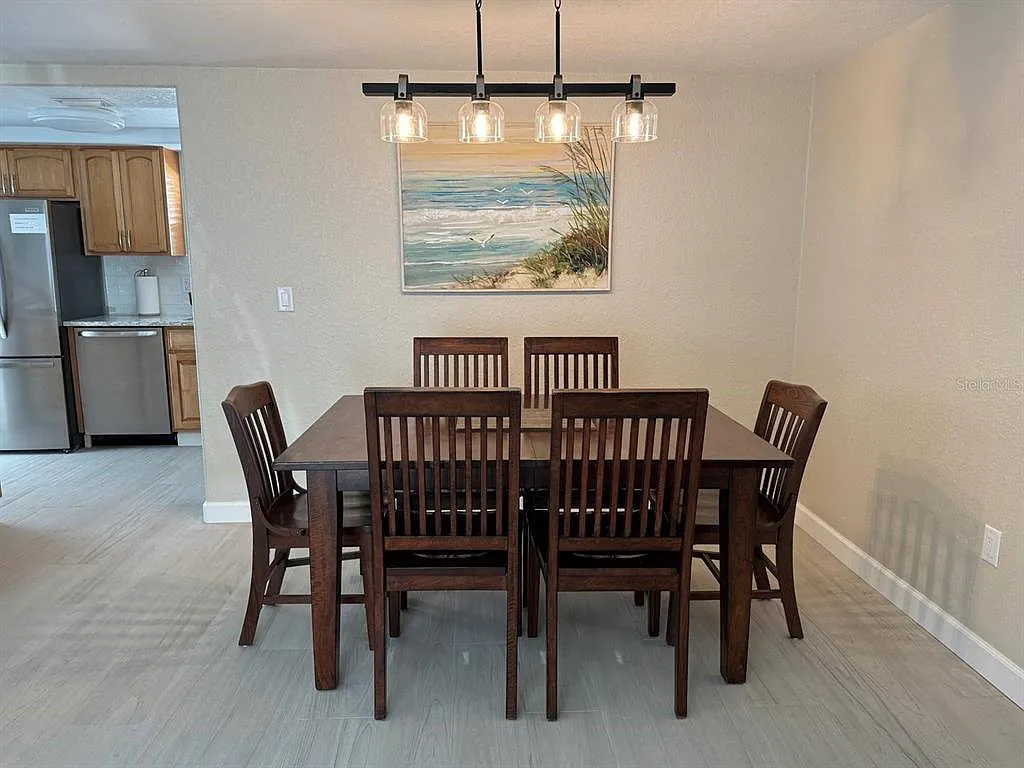 2 bed, 2.0 bath, 1064 sqft, $7,500 — Photo 3