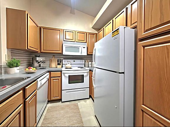 4th image of 641 Lyons Rd APT 11203