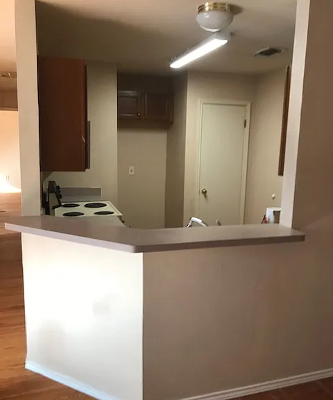 2416 Becker St — Photo 6