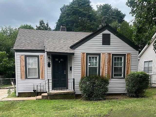 1st image of 1122 NW Oak Ave