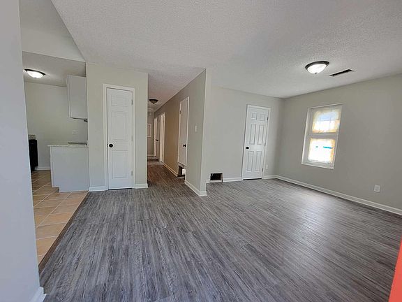 4th image of 661 E Trigg Ave