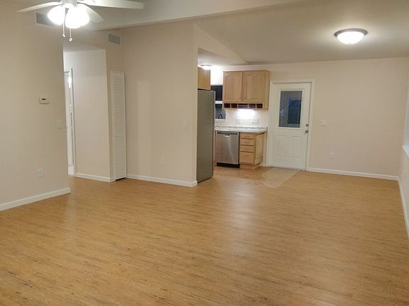 Enter frt dr open Great Rm