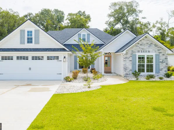 213 Orvis Ln, Hahira, GA 31632