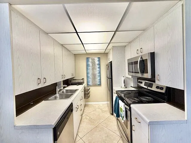 2 bed, 1.5 bath, 880 sqft, $1,550 — Photo 2