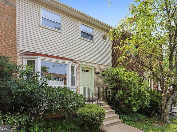 2nd image of 3041 Southern Elm Ct