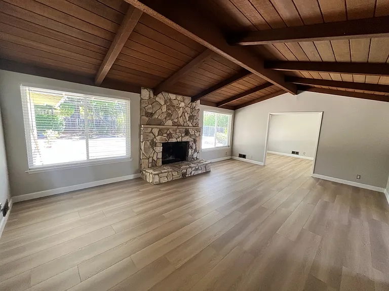 20607 Russell Ln — Photo 8