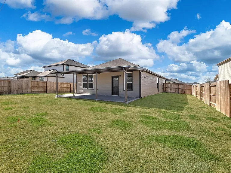 519 Louis Ln — Photo 32