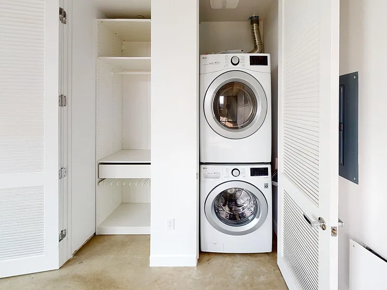 Apt 13 | The Louis | 1 Bedroom