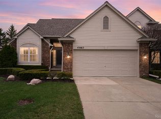 45467 Coachfort Dr, Macomb, MI