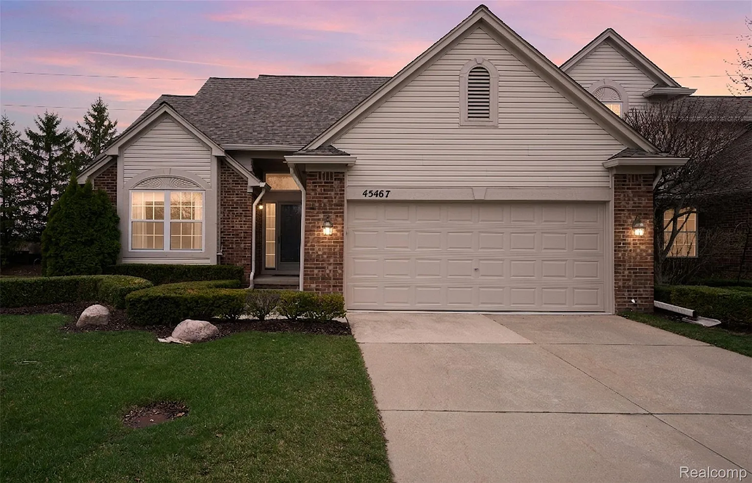 45467 Coachfort Dr photo 1