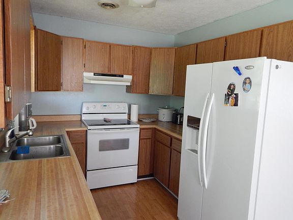 4th image of 30 Foxwood Dr