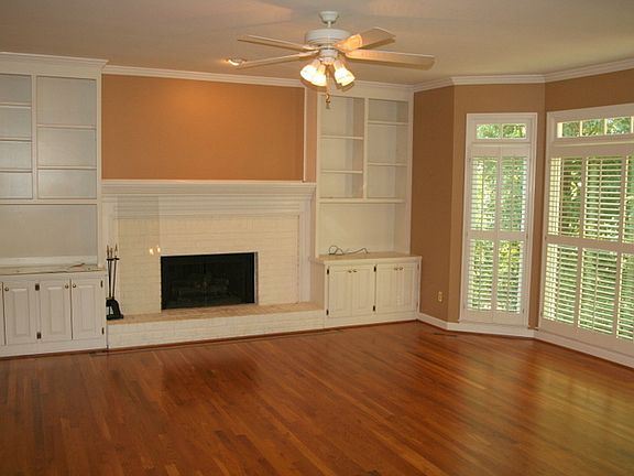 5th image of 3032 Oaktree Lndg NE