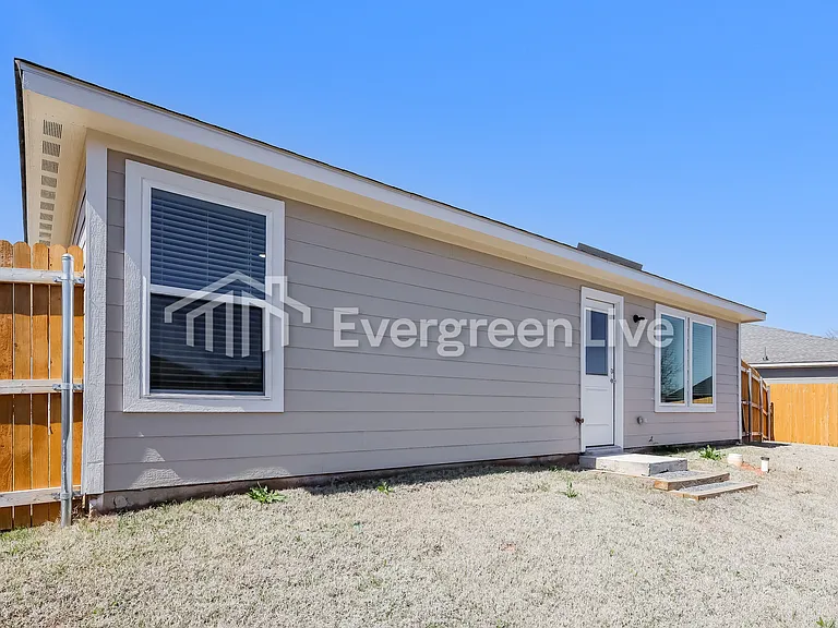 10912 SW 22nd St — Photo 16