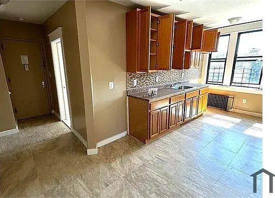2288 Mott Ave — Photo 4