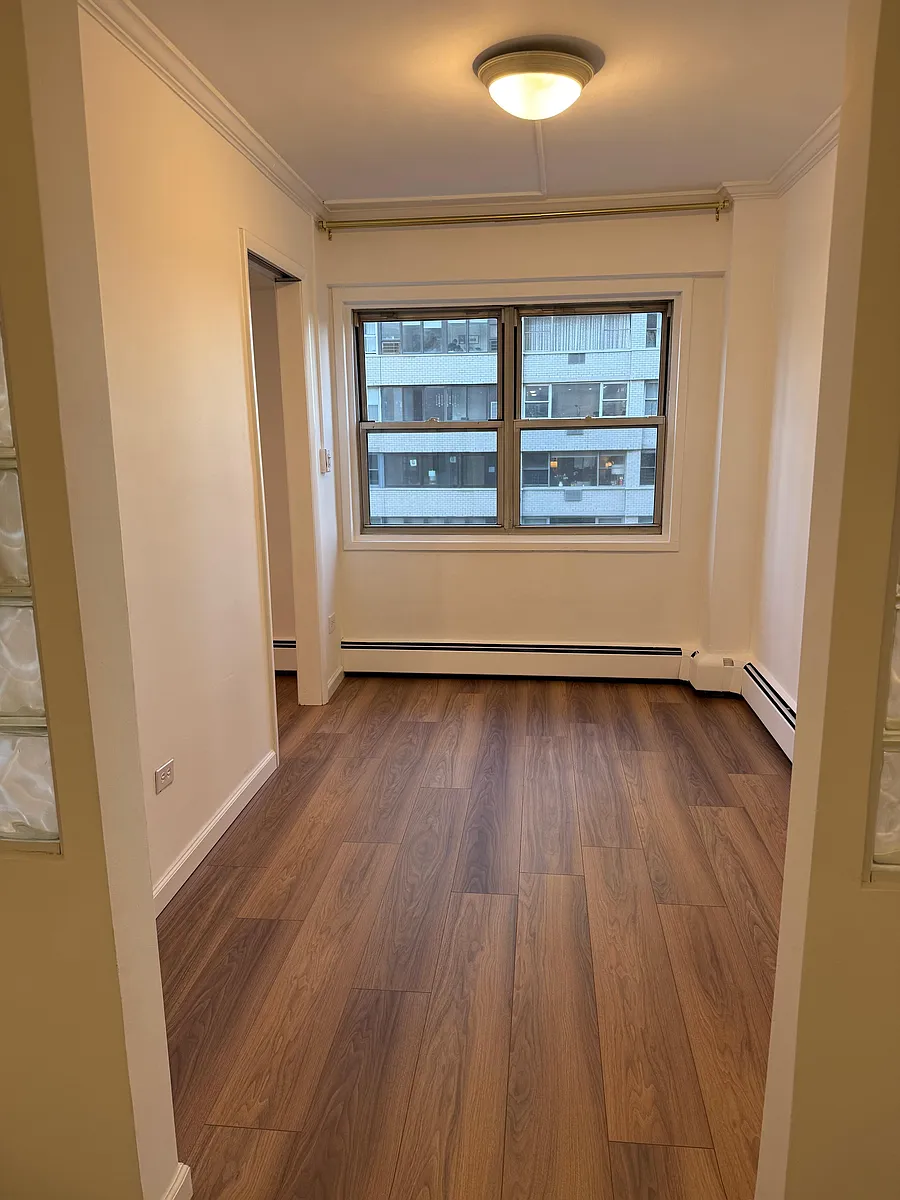 Building Photo - 40 Sutton Pl #7A