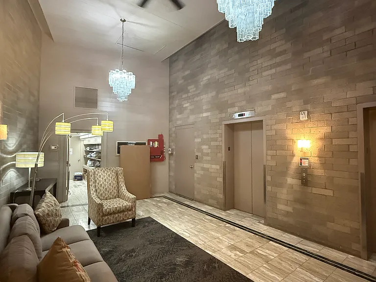 66 9th St E #1505 — Photo 3