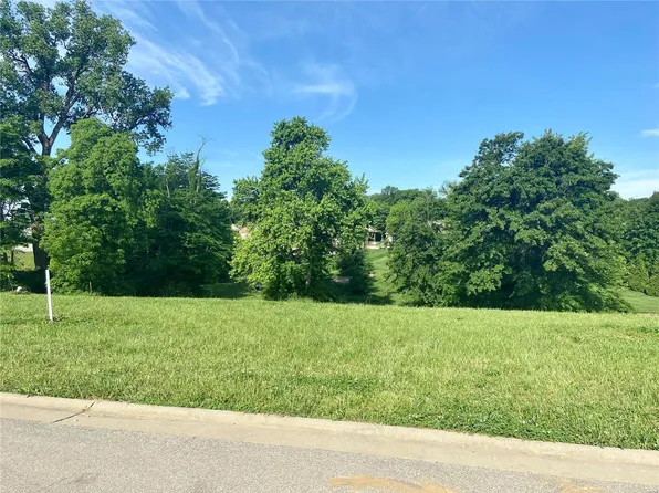 537 Wedgewood Ln, Trenton, IL 62293