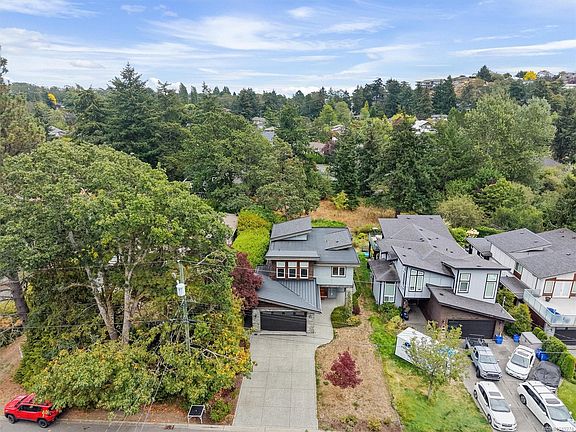 4th image of 3749 Ascot Dr
