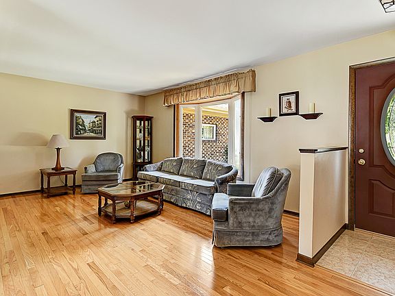 3rd image of 21W280 Fullerton Ave