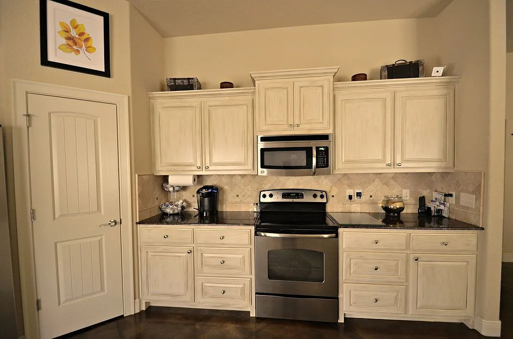 Captivating Four Bedroom Home Available for August 2026 — Photo 3