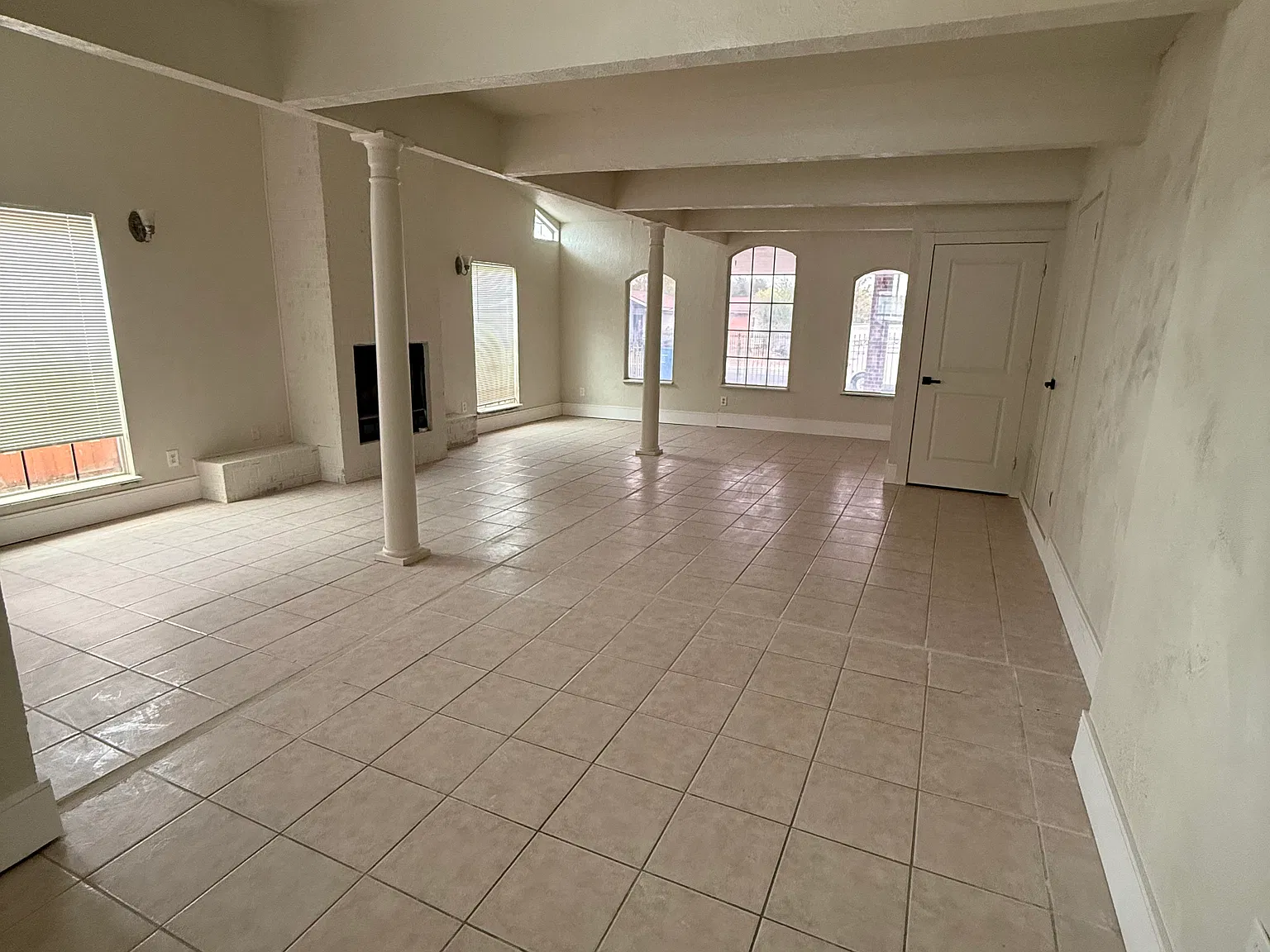 4 bed, 2327 sqft, $1,900 — Photo 4