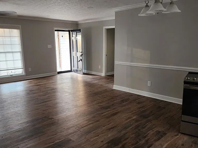 1303 Middle Rd — Photo 10