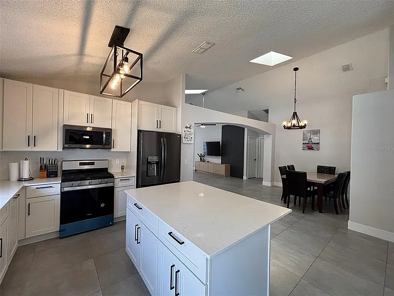 2521 Oneida Loop — Photo 4