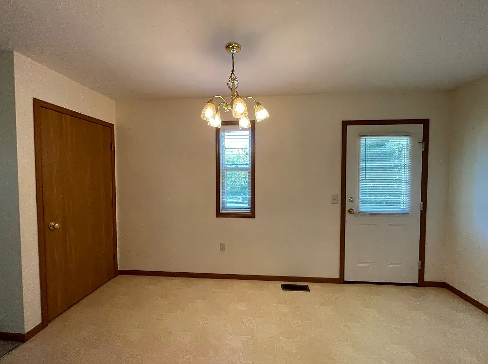 2 bed, 1.5 bath, 940 sqft, $1,250 — Photo 4