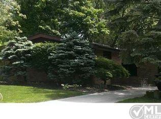 29722 Pleasant Trl, Southfield, MI 48076