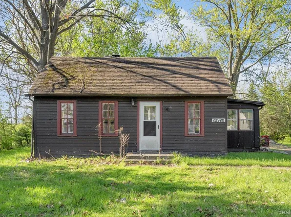 22980 Quinn Rd, Clinton Township, MI 48035