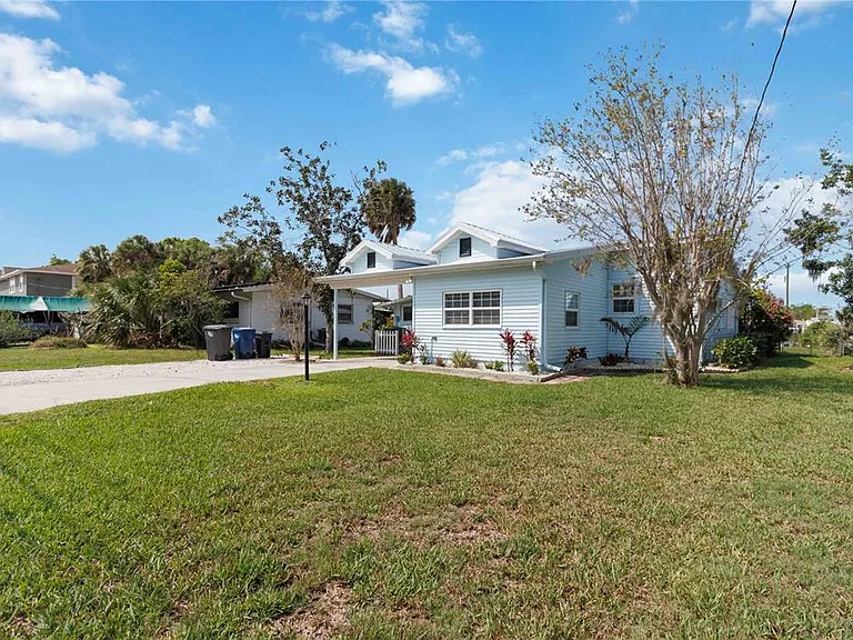 607 Manatee Ave — Photo 2